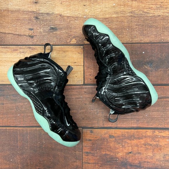 Nike Men's Air Foamposite One Basketball Shoes - Picture 2 of 6